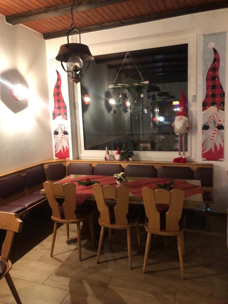 Winterberg Haus Astenblick f Weihnachts u Familienfeiern bis zu 35 P - Housity