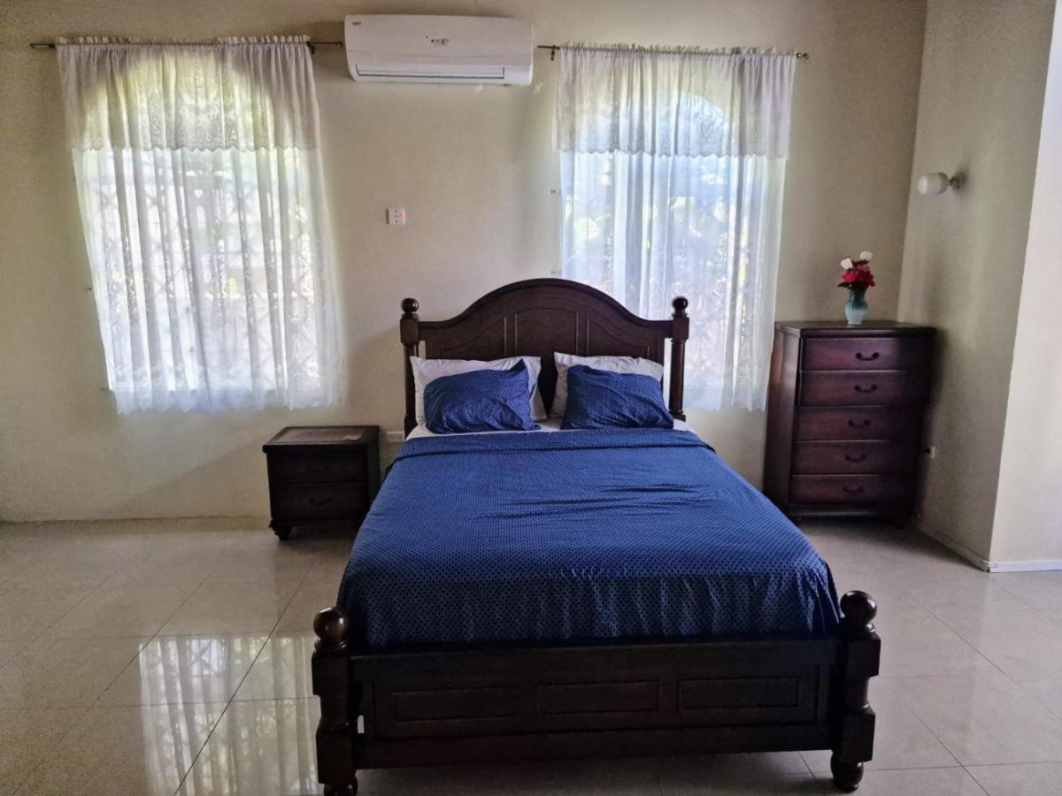 Spanish Palm Villa - Housity