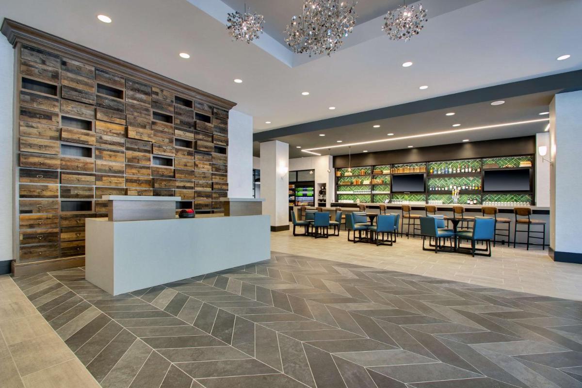 Hyatt Place Iowa City Downtown - Housity
