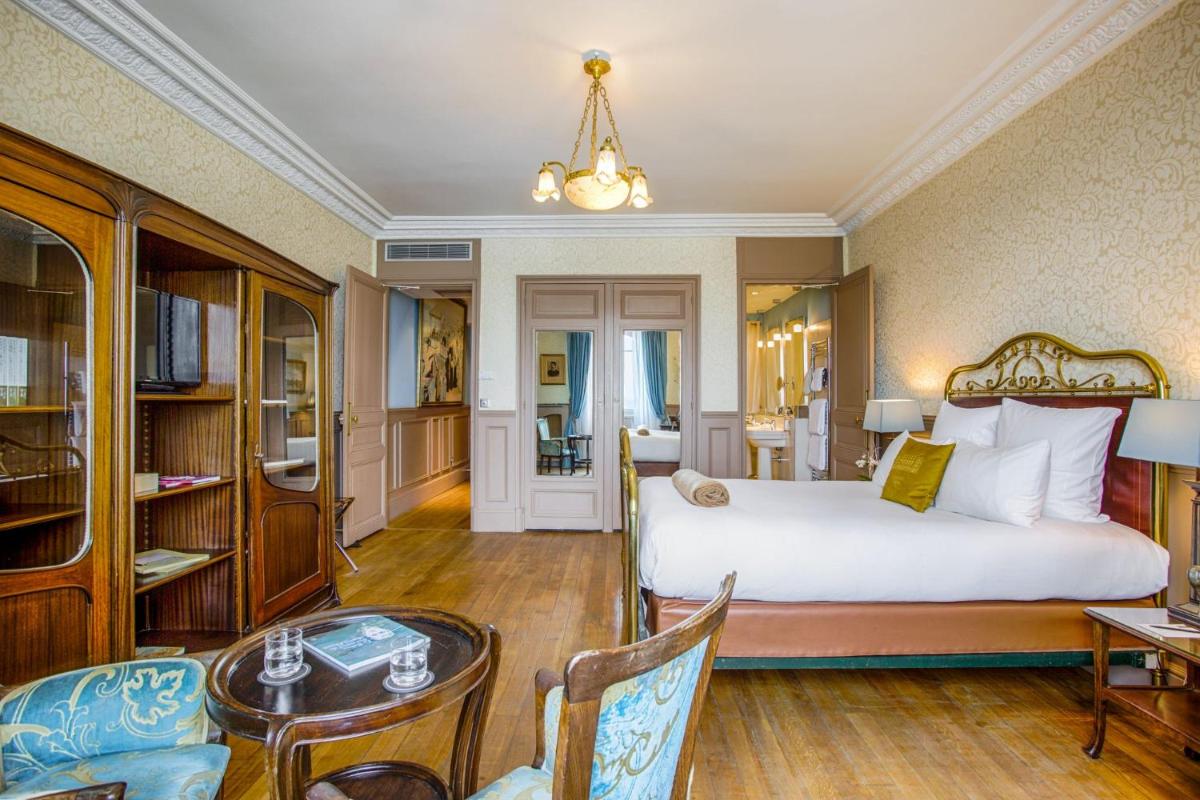 Un ou plusieurs lits dans un hébergement de l'établissement Le Grand Hotel de Cabourg - MGallery Collection