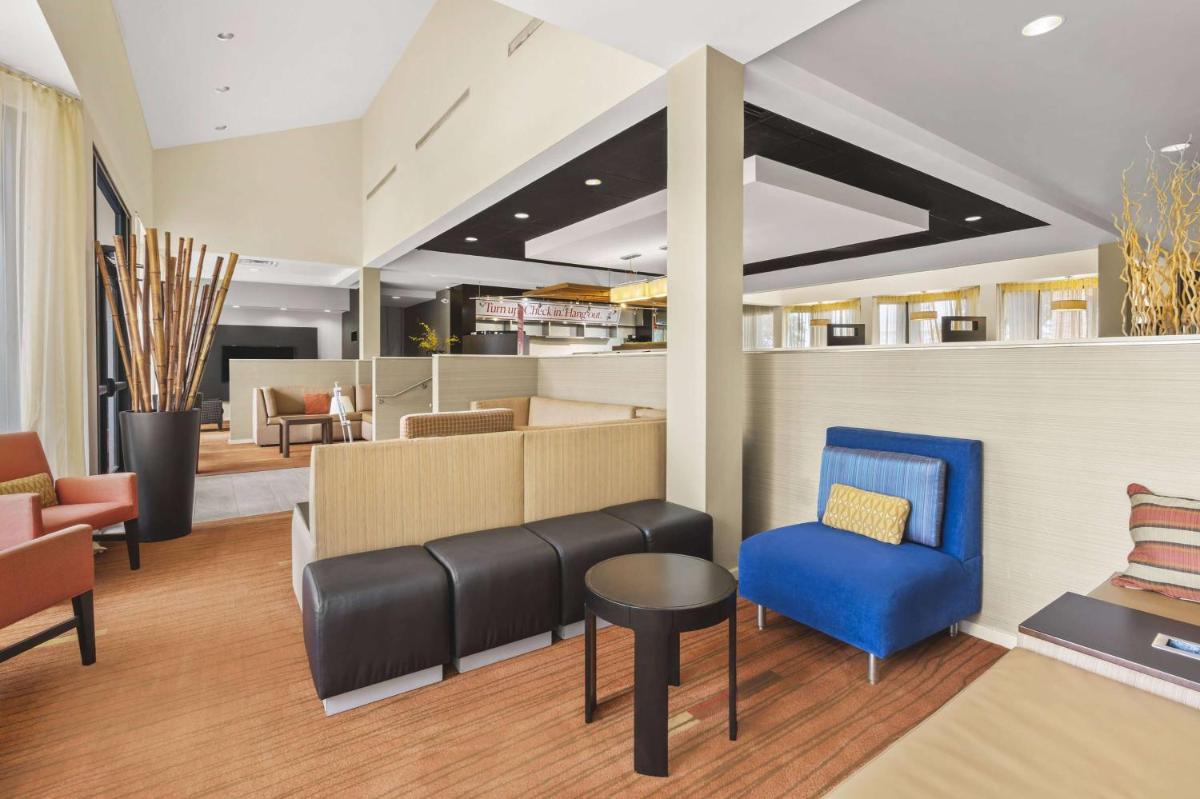 Super 8 by Wyndham Dallas Love Field Airport - Housity
