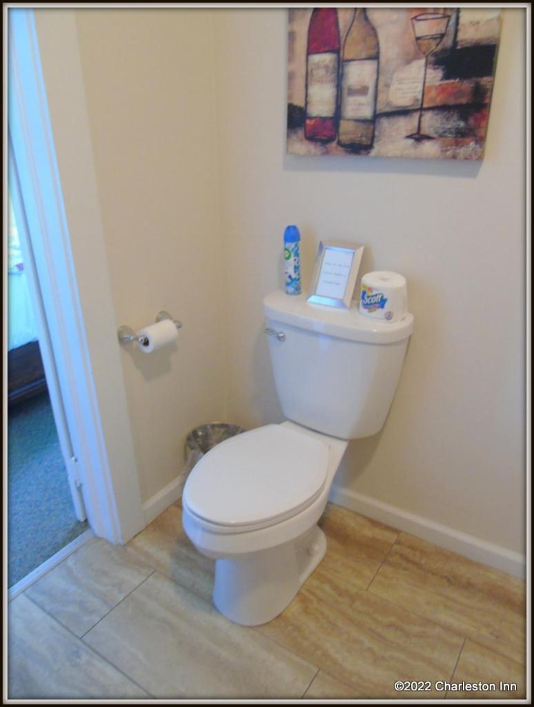 The Charleston Inn Hendersonville NC - Housity