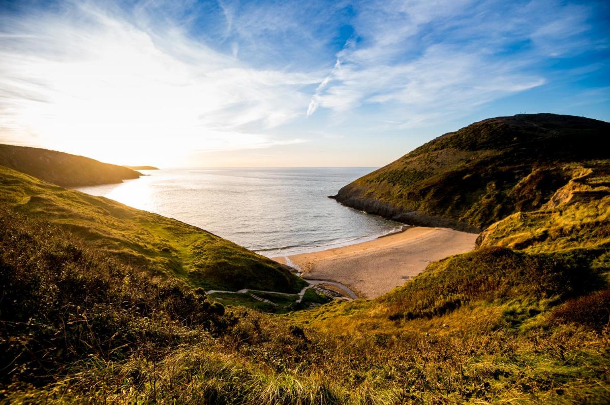 Coach House - 5 minutes from stunning beaches of Cardigan Bay - Housity