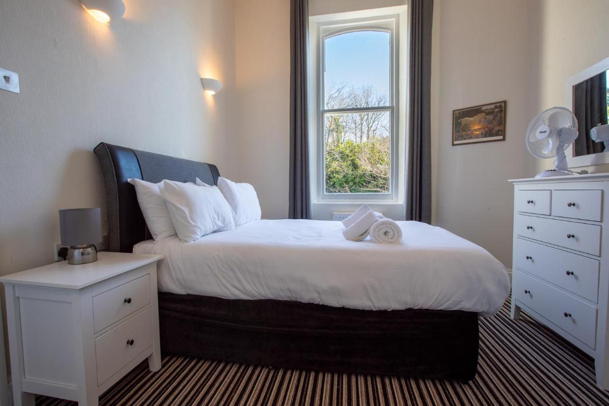 Cosy Flat in Victorian Villa- Parking & Garden - Housity