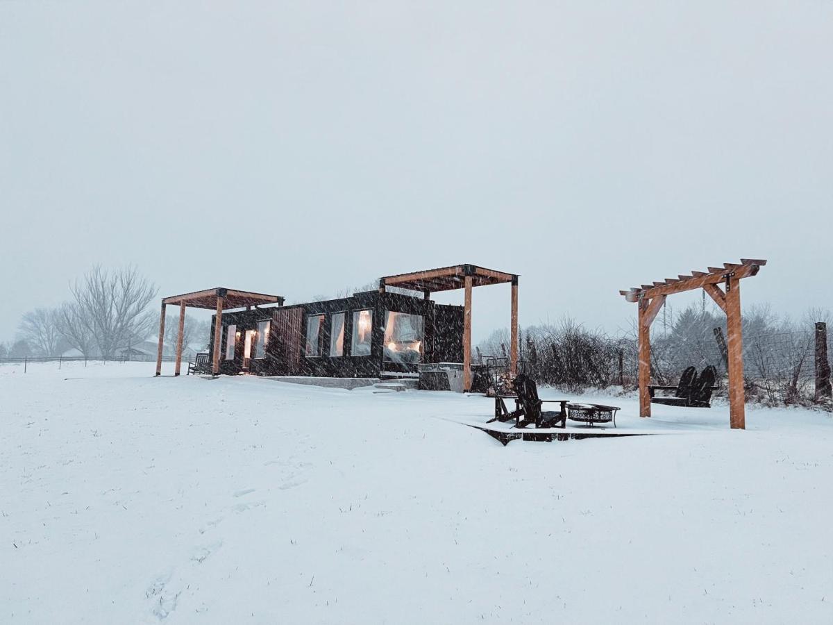 ‘Scenic Escapes’ Romantic Pine Grove Getaway! - Housity