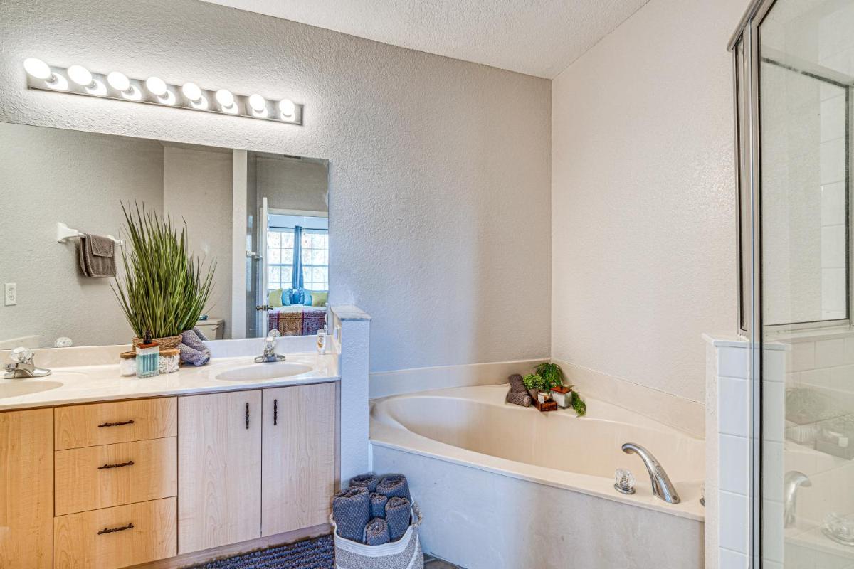 Poinciana Resort Condo Near Disney and Legoland! - Housity
