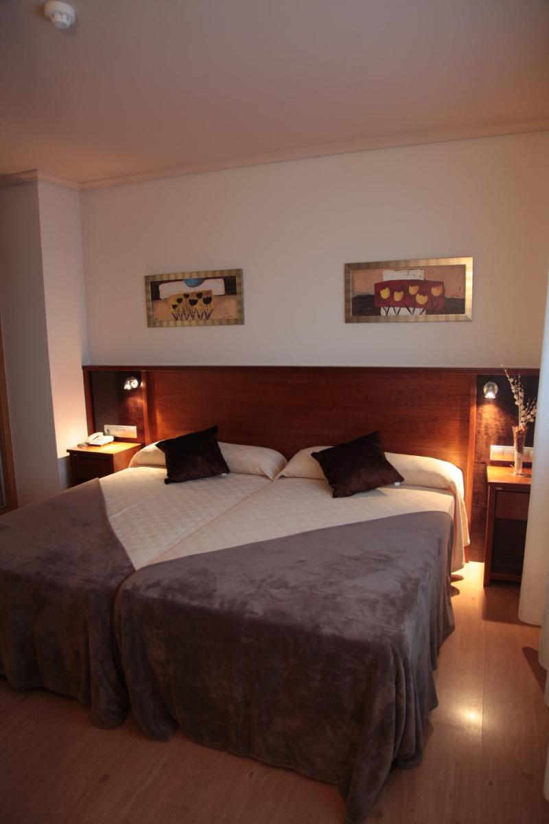 Hotel San Cibrao - Housity
