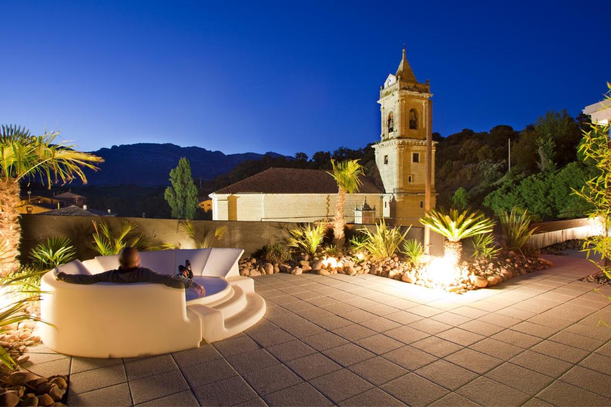 Hotel Viura - Housity