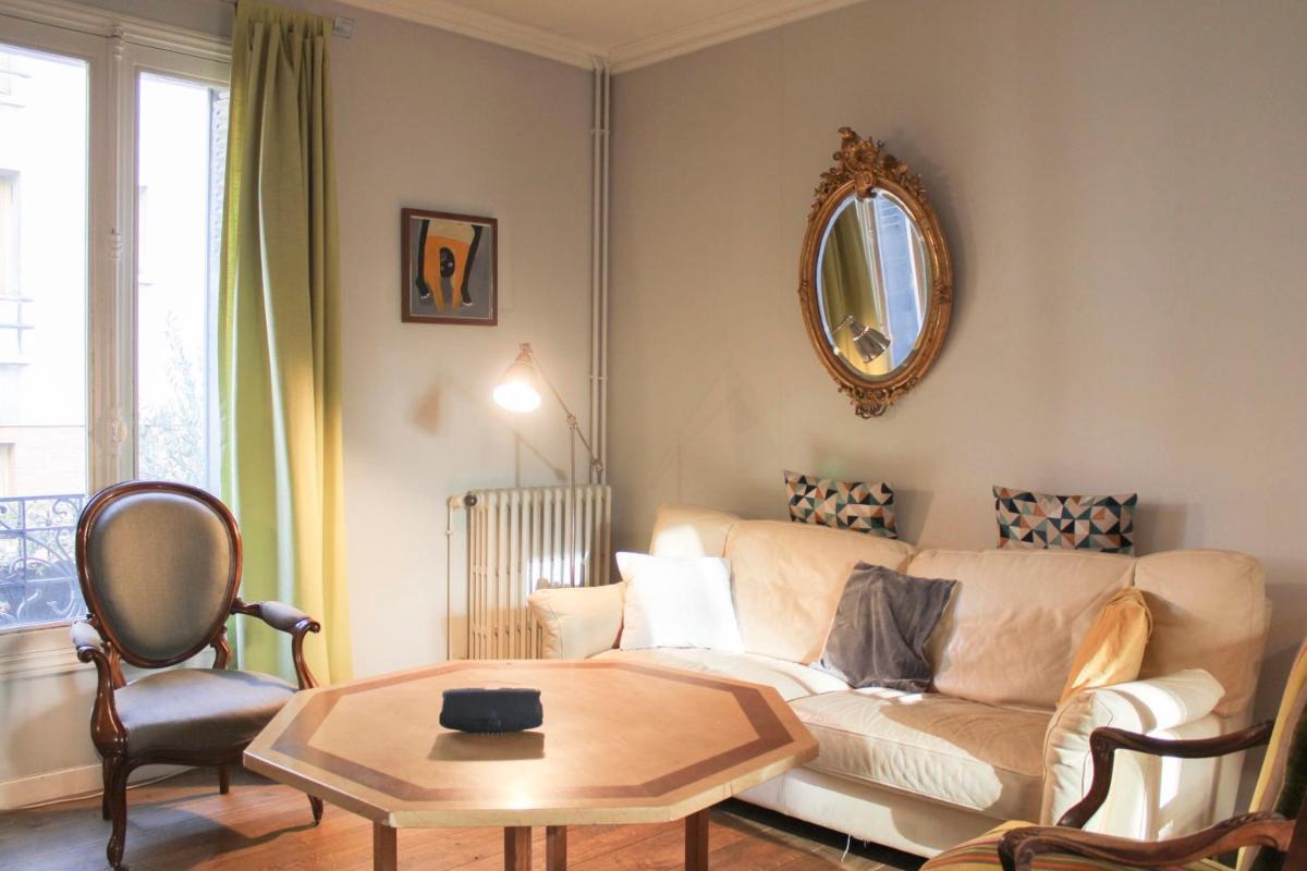 Pretty town house with garden - Housity