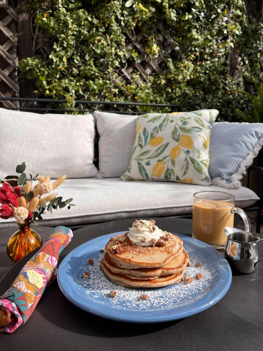 Petit Soleil - Bed, Breakfast and Bar - Housity