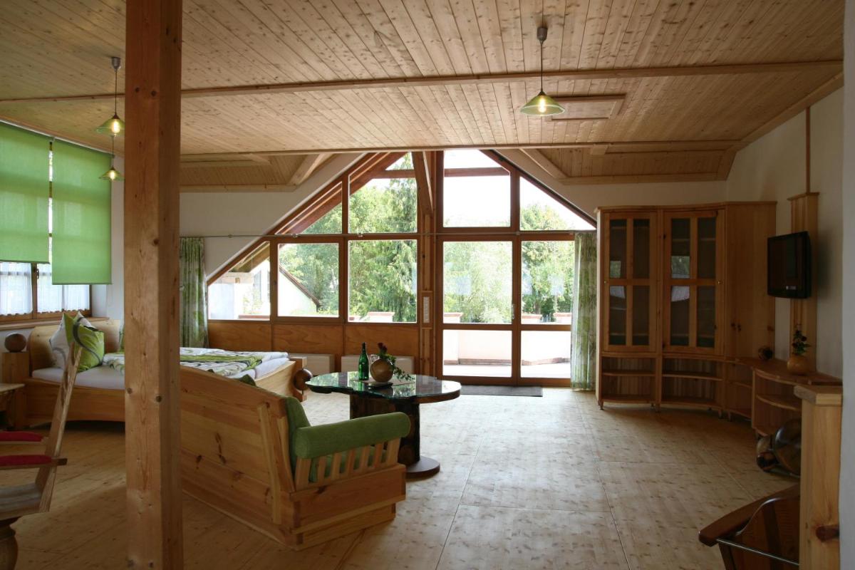 Ferienwohnung Gmeinwieser - Housity