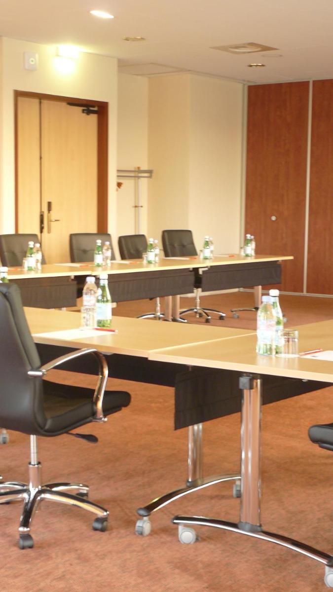 Espace de conférence ou salle de réunion dans l'établissement Residhome Suites Paris Sénart