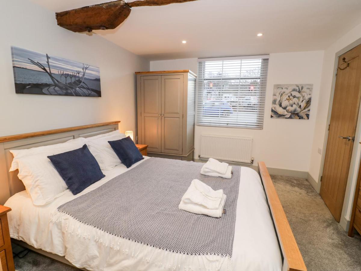 The Fox - Housity