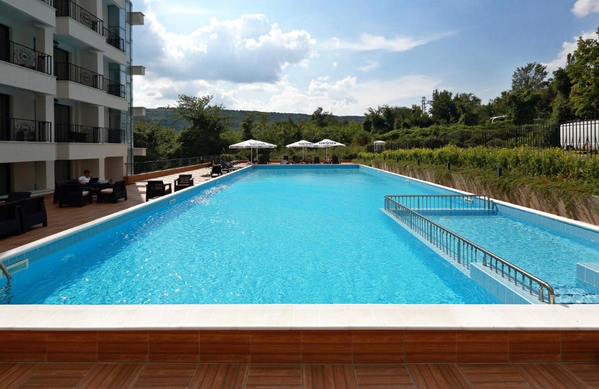 Suitetrails - Private Apartments in White Rock Castle