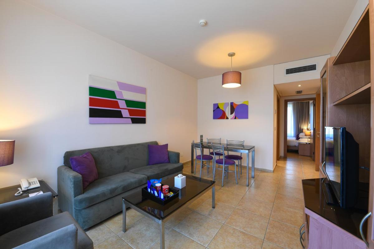 Xpress by Smallville - Housity