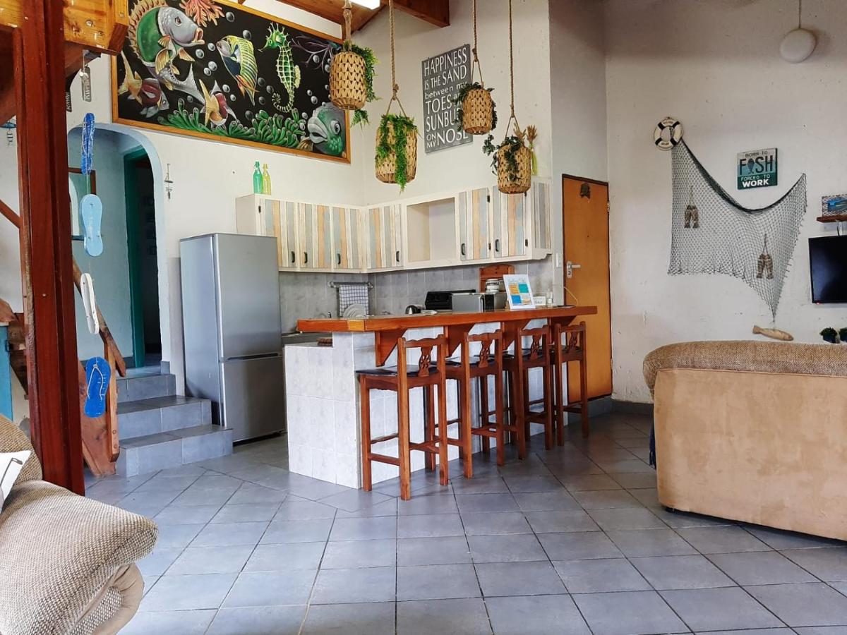 Beach Cottage - Hole in the Wall Resort - Housity