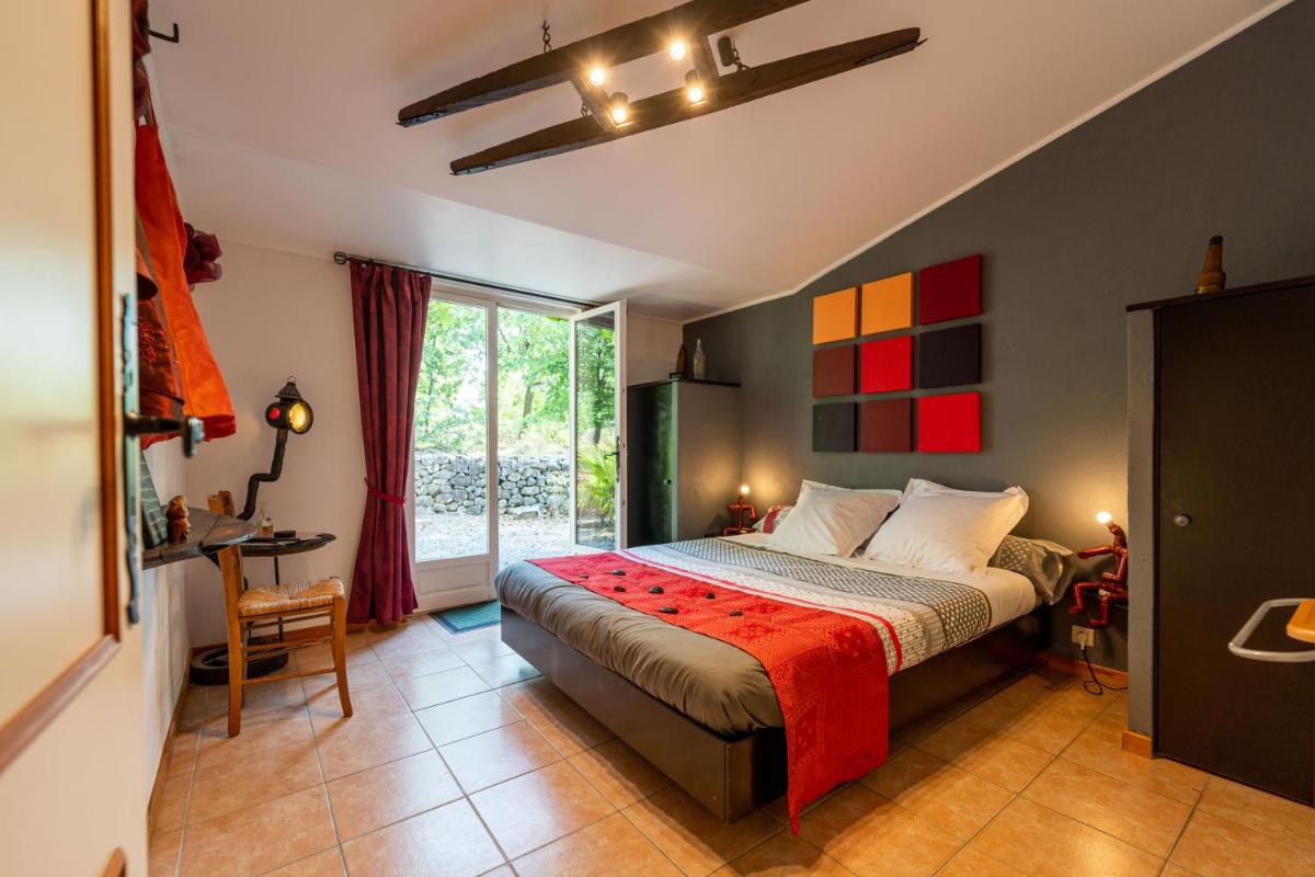 Domaine de Chanteperdrix - Housity