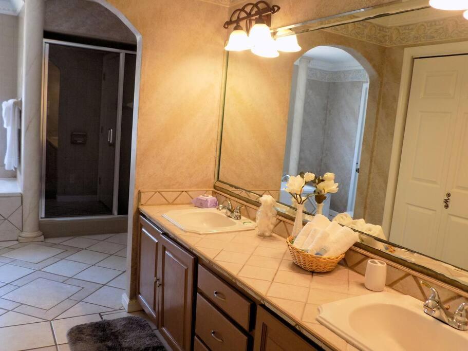 The Peacock House - Housity