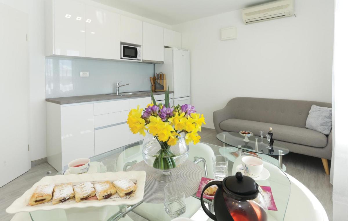 One-Bedroom Apartment In Solin - Housity