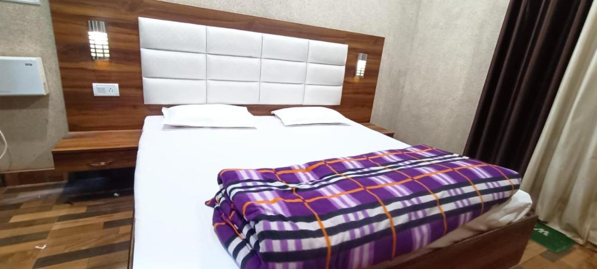 Priya Hotel - Housity