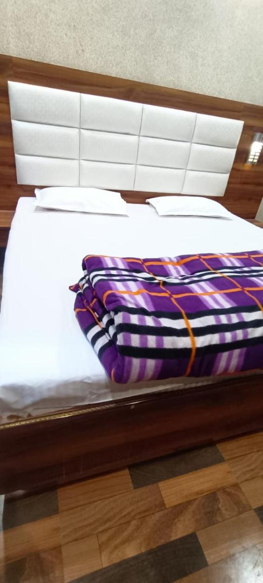 Priya Hotel - Housity