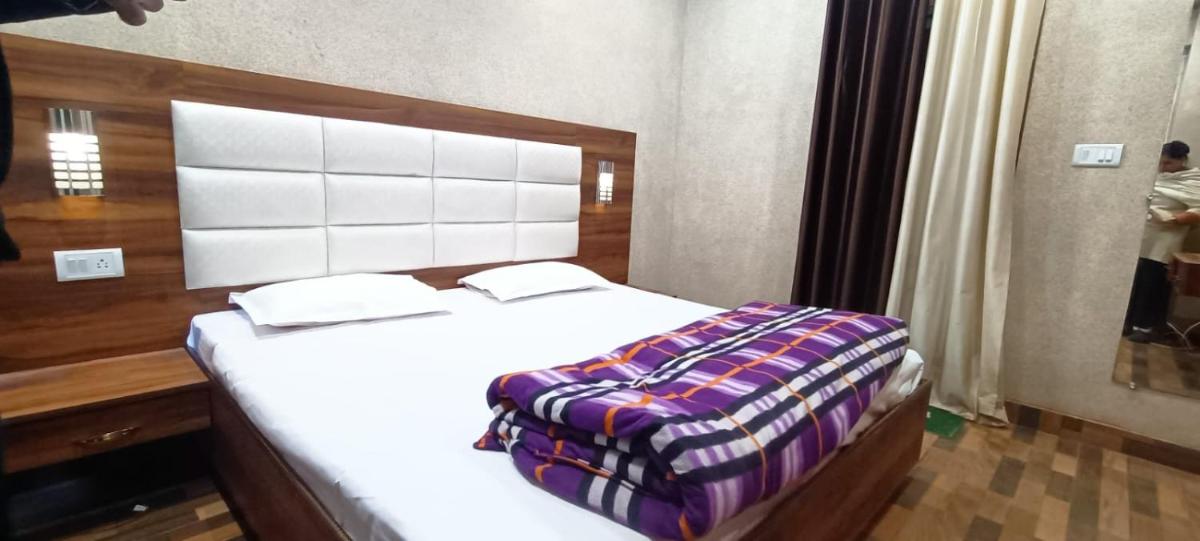 Priya Hotel - Housity