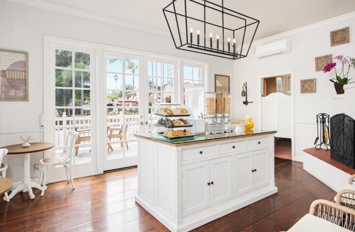 Lavender Inn by the Sea - Housity