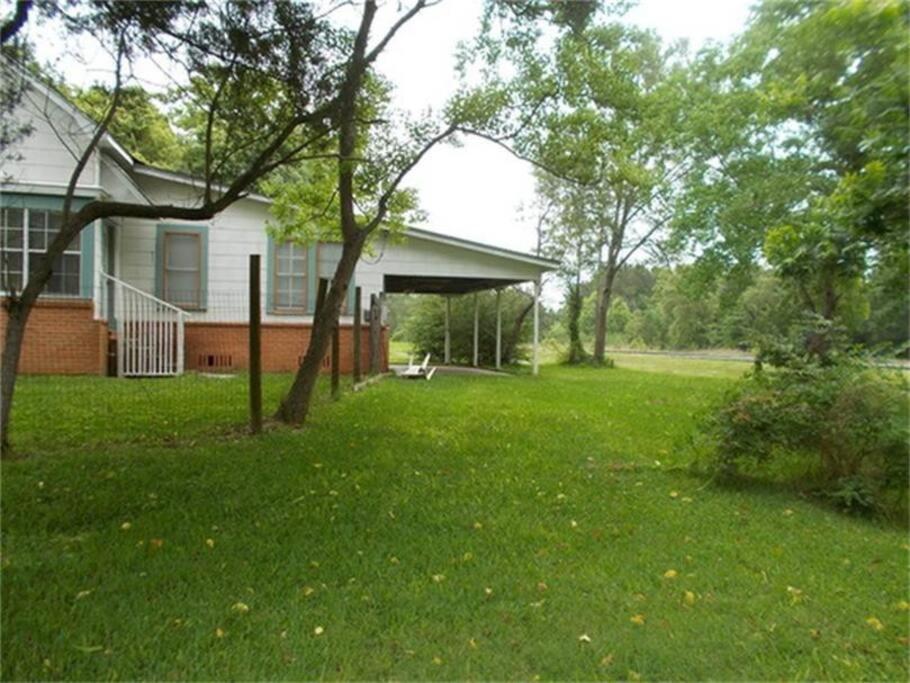Nice & Spacious House in Silsbee with Self Check-in - Housity