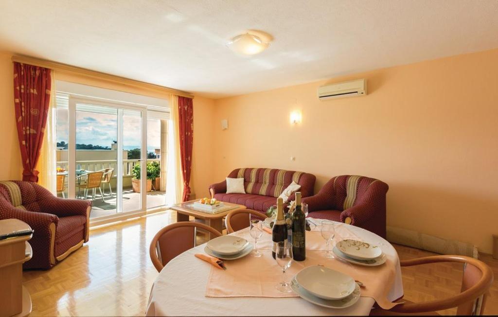 Apartment Begić Makarska - Housity
