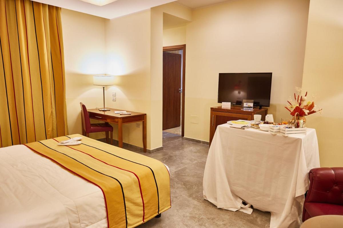 Appia Antica Hotel - Housity