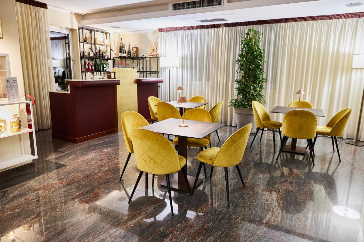 Appia Antica Hotel - Housity
