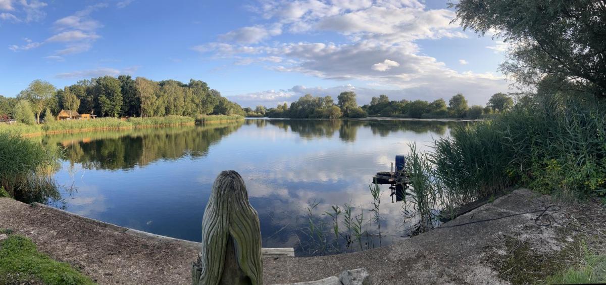 Woodlakes Park By Liv Retreats - Housity