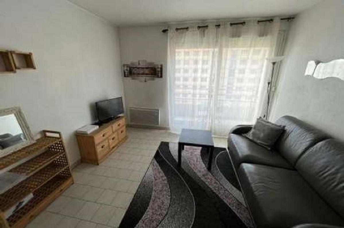 Beau studio , ensoleillé, Wifi, etage 5 ascenceur - Housity