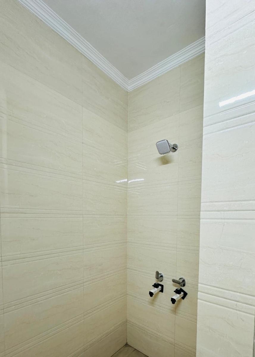 Suitetrails - Hotel Relax In - Noida Sector 18
