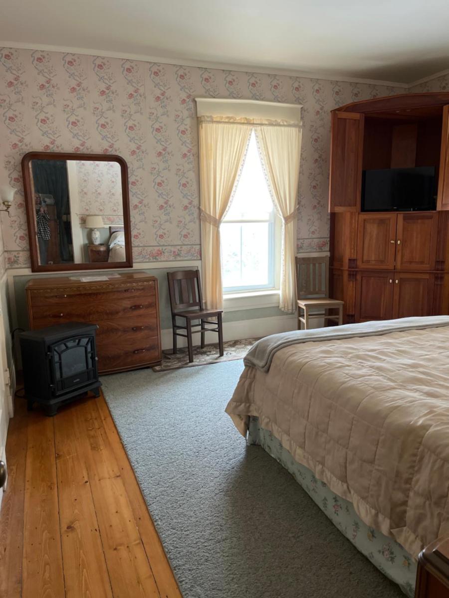 Antique Mansion B & B - Housity