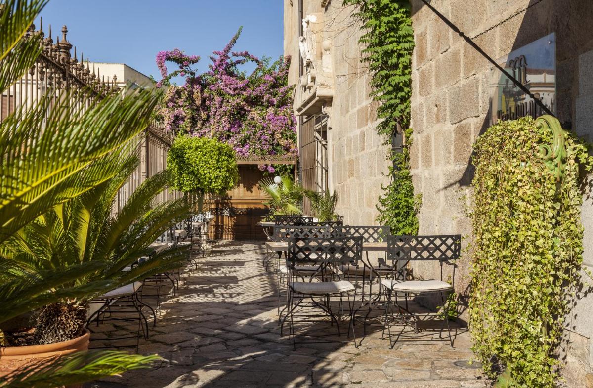 Jardín al aire libre en Hotel Ilunion Mérida Palace