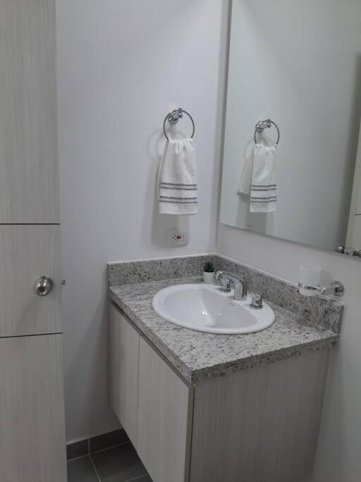 Aqualina orange Girardot - Housity