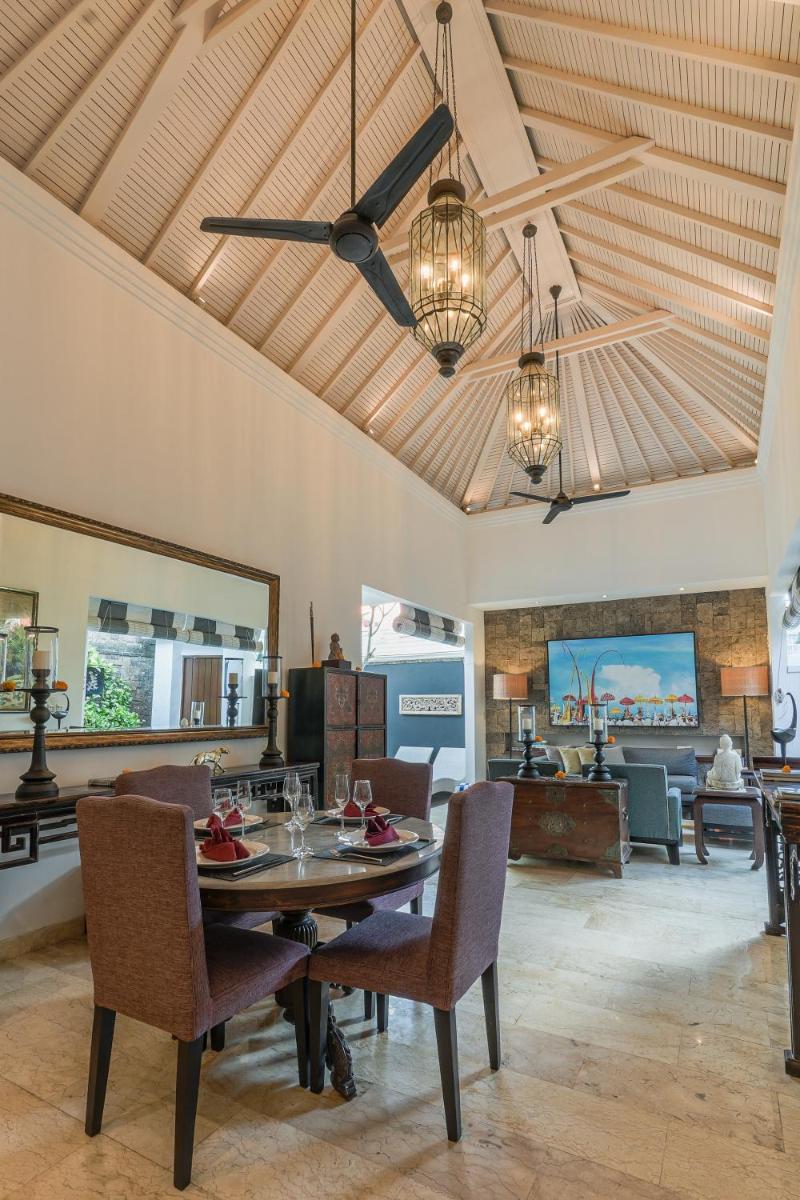 Mosan House - unique art-filled gem in perfect location a short walk from the beach or Seminyak Square including AC office for remote working - Housity