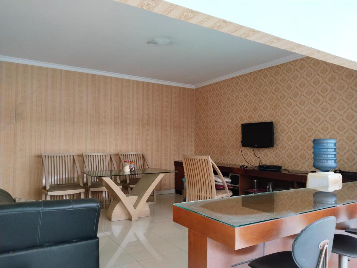 Twin Guest House Grand Wisata - Housity