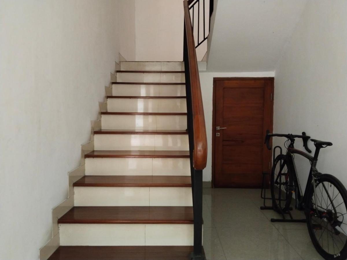 Twin Guest House Grand Wisata - Housity