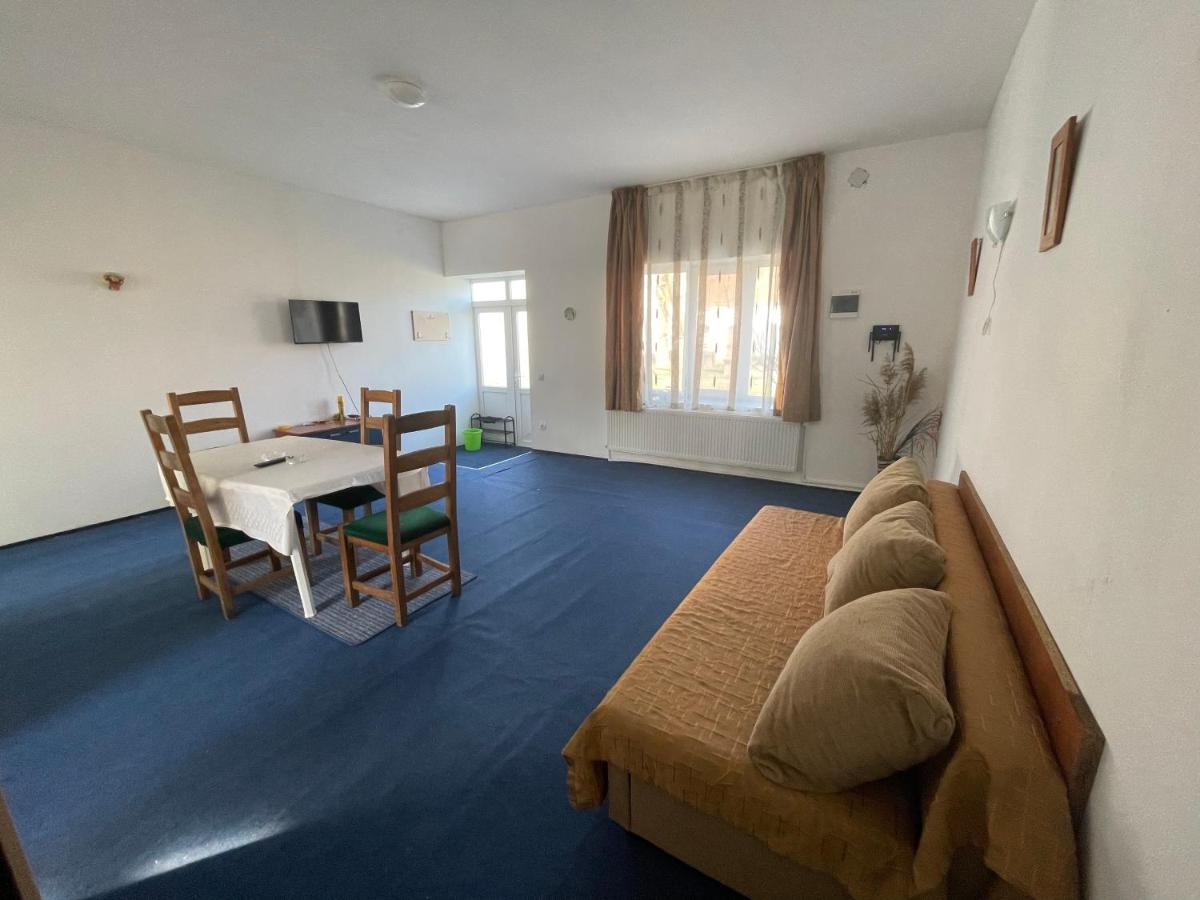 Srpska Crnja Home - Housity