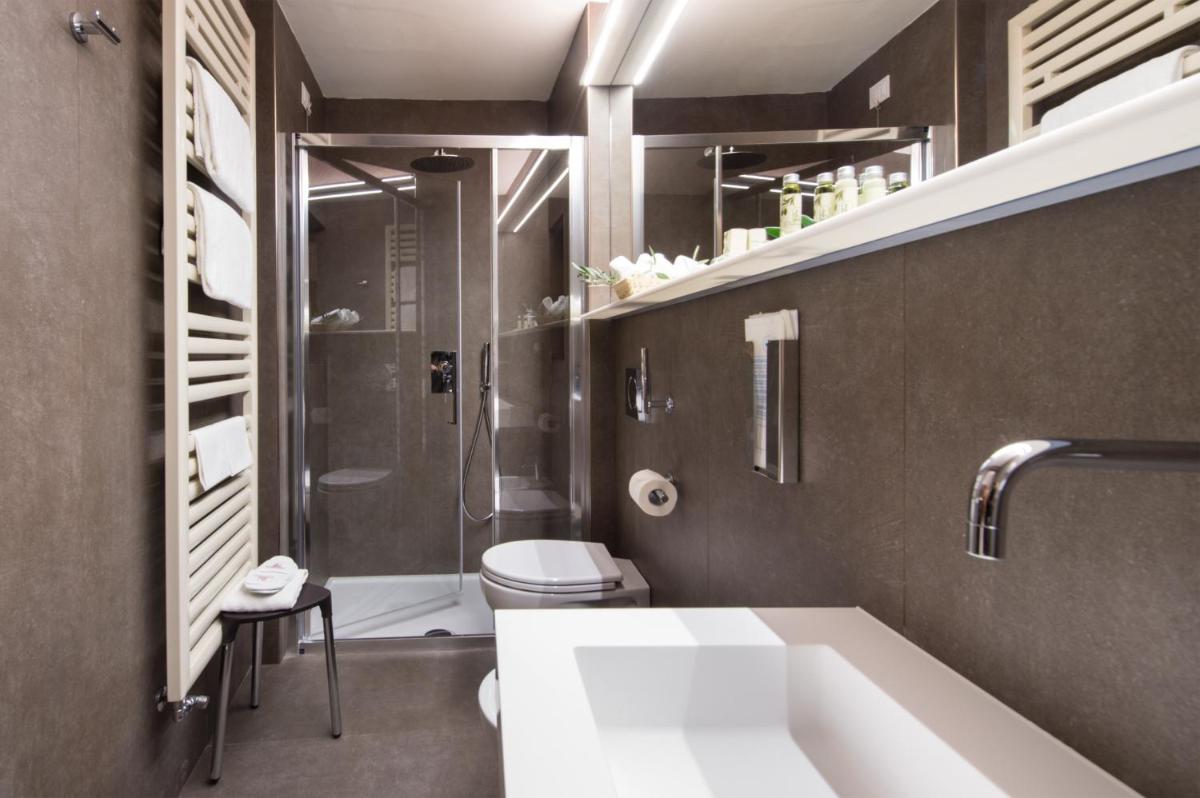 Hotel La Cisterna - Housity