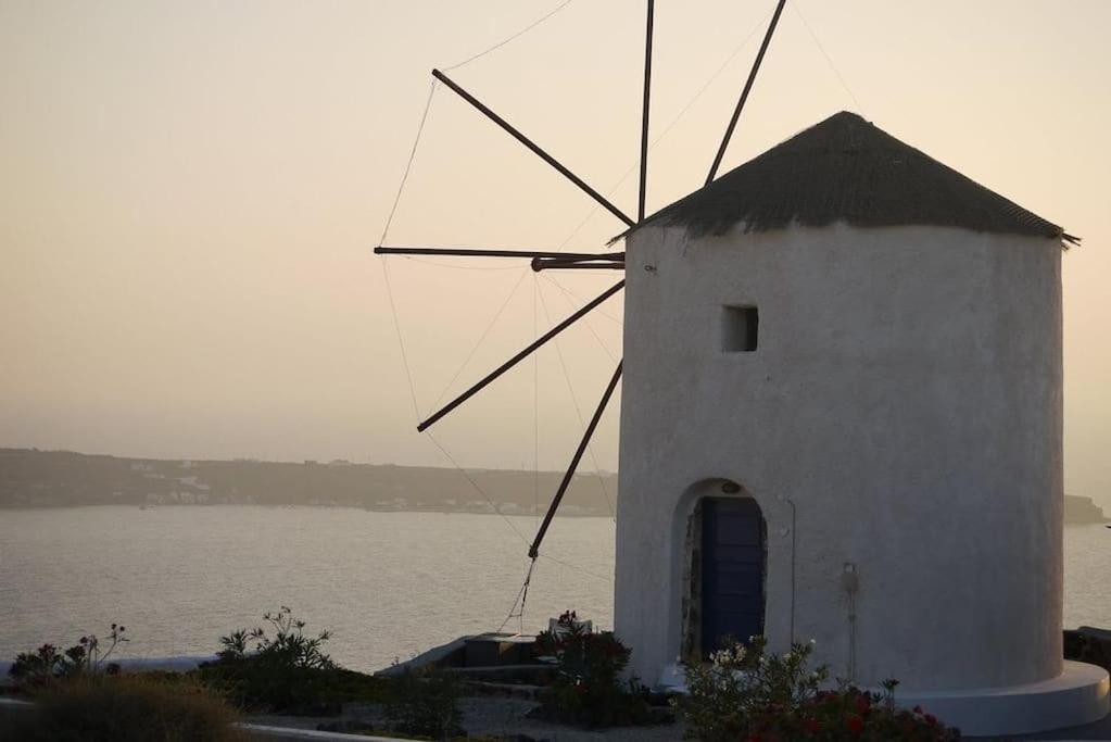 Lioyerma Windmill Villa With Outdoor Hot Tub - Housity