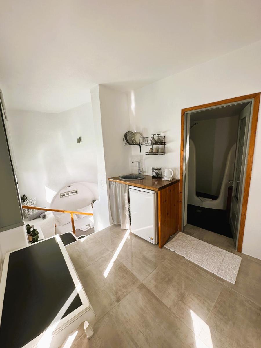 Lioyerma Cave Villa2 with Private Hot Tub - Hizvo