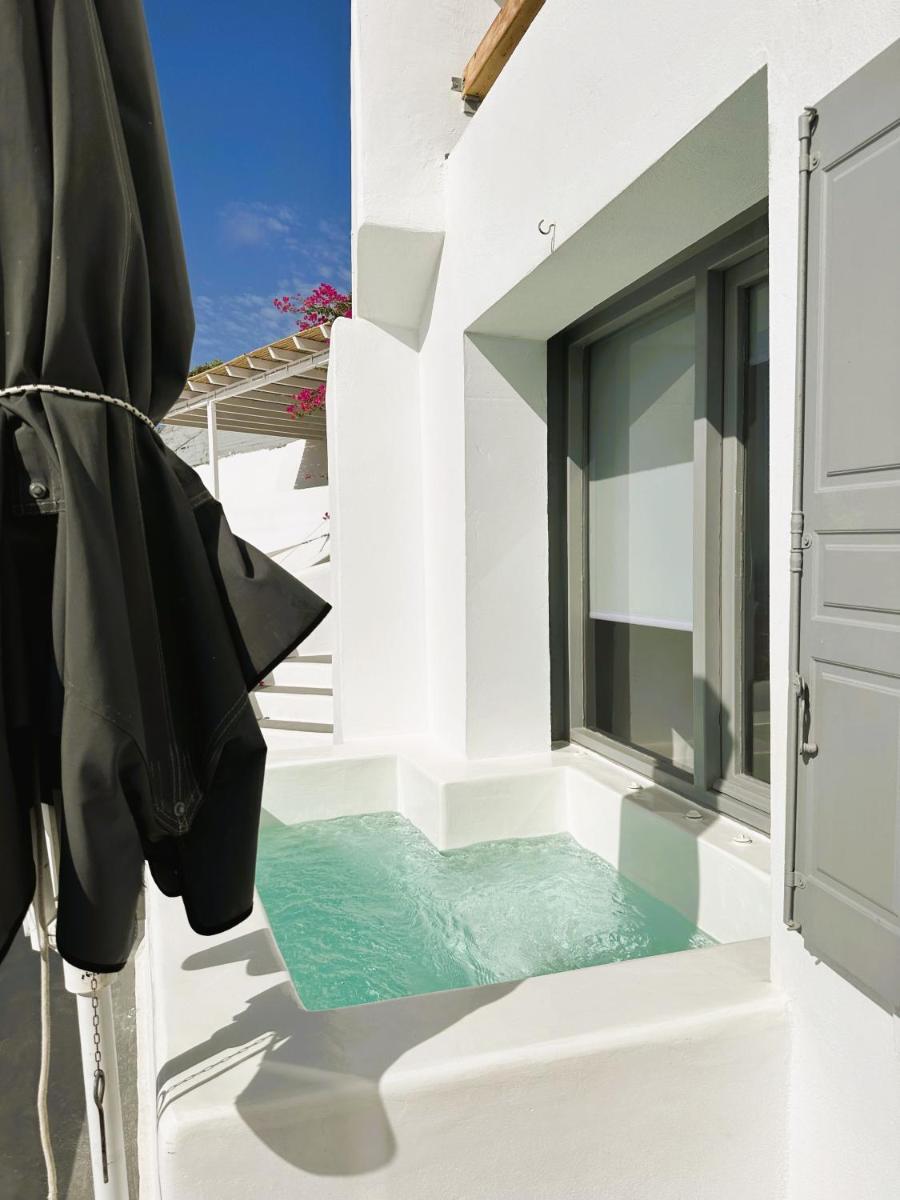 Lioyerma Cave Villa2 with Private Hot Tub - Housity