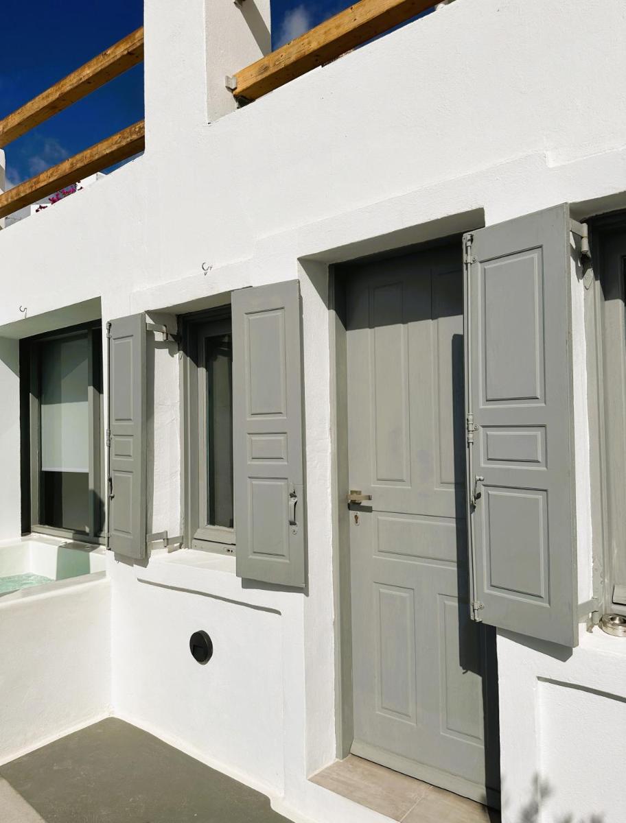 Lioyerma Cave Villa2 with Private Hot Tub - Housity