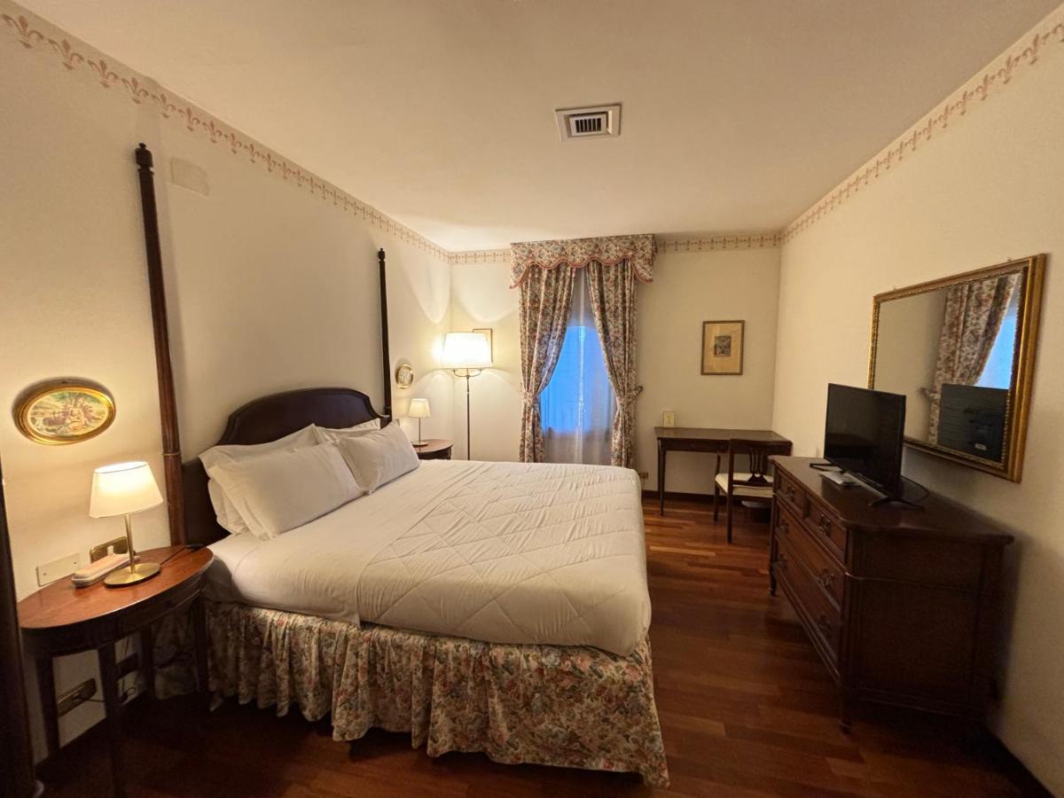 Hotel Villa Luppis - Housity