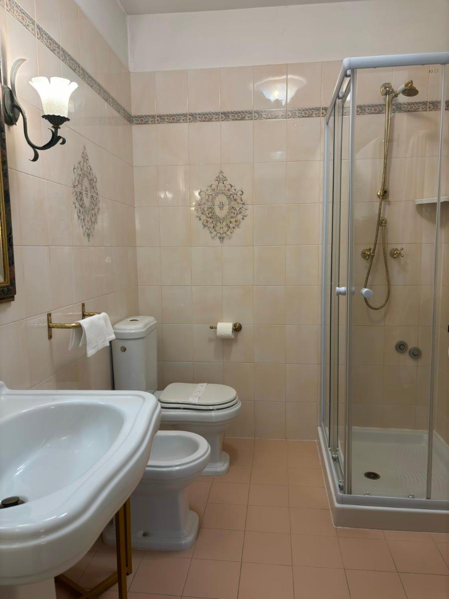 Hotel Villa Luppis - Housity