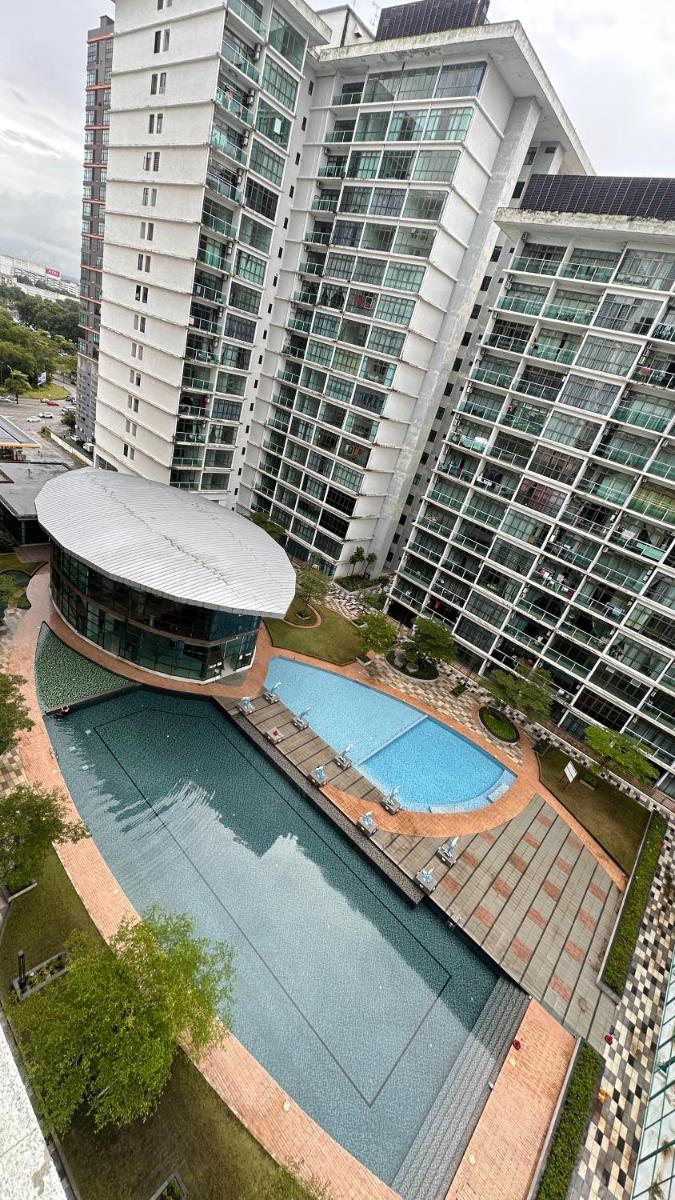 Suitetrails - Palazio Serviced Apartment in Mount Austin near Aeon IKEA Toppen HSI