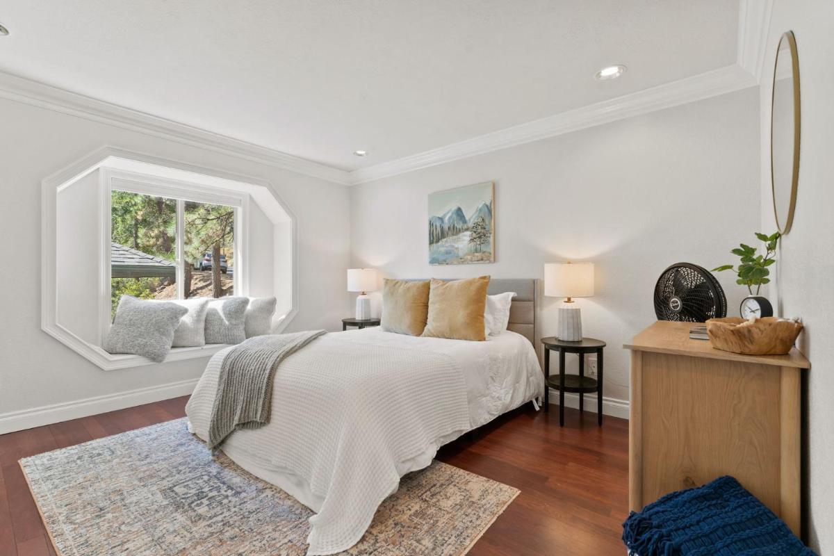 Luxury Lakefront Retreat at Liberty Lake - Housity